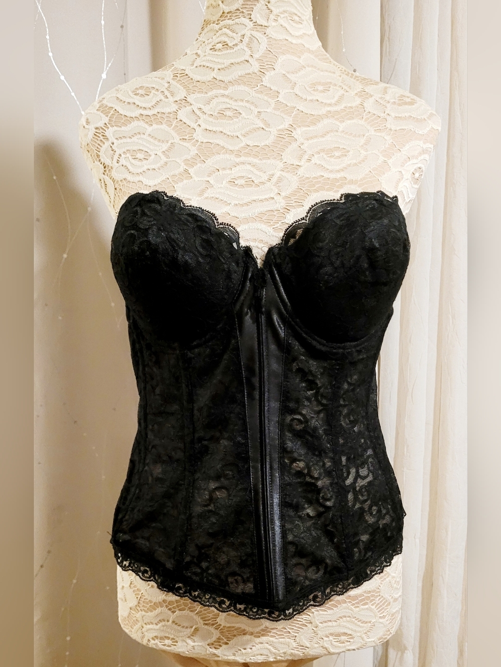 ​Vintage 90s Lilyette Black Lace Fiber-Filled Bustier 38B